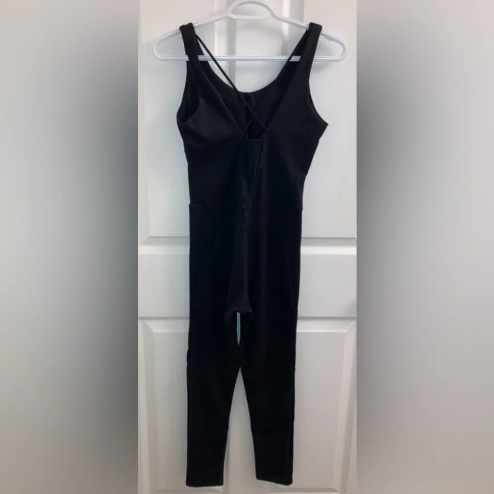 NEW Jumpsuit exercise one piece sleeveless flattering black bodysuit w/ bra - Picture 5 of 7